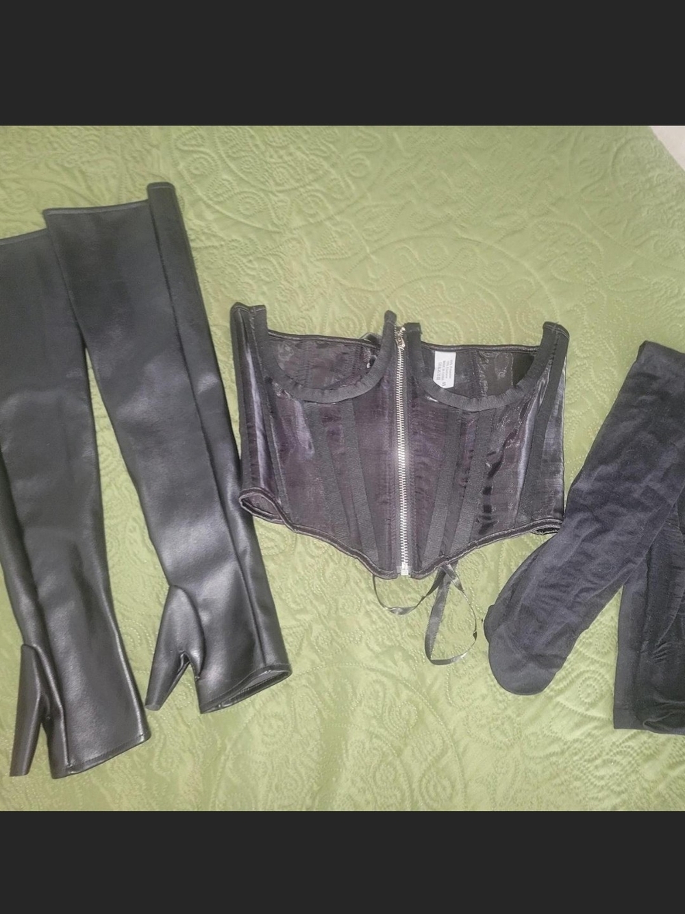 Gothic Set - Picture 6 of 7